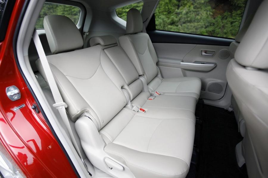  Toyota Prius V 2011 года  (фото 163 из 208)